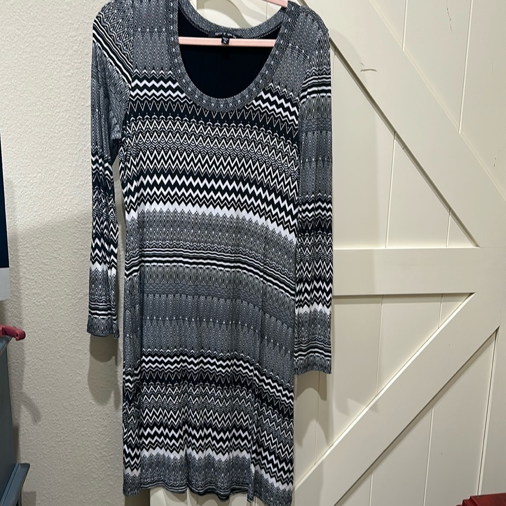 Karen Kane navy and white dress. Pit 20” but does have stretch. Length 41”